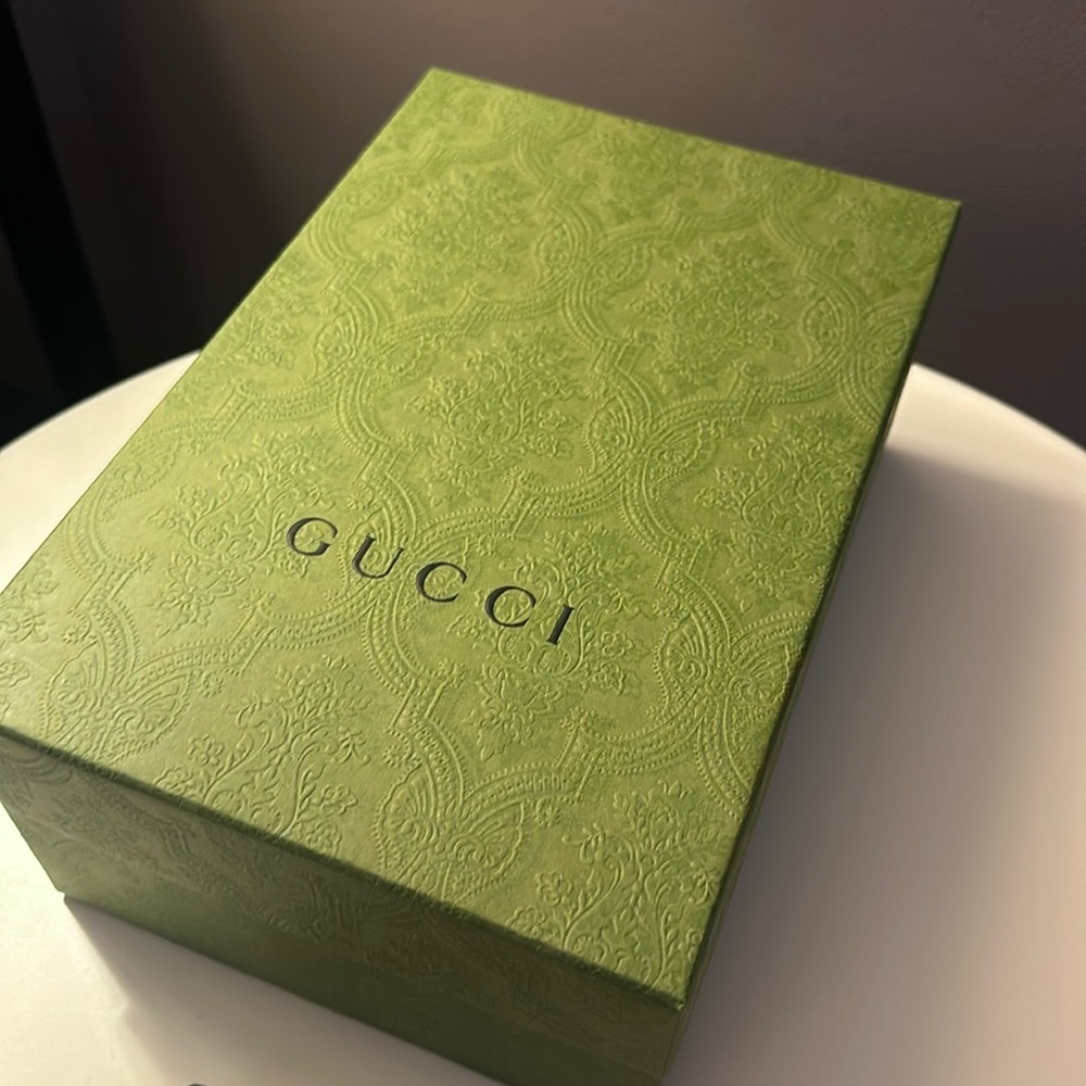 Gucci box with ribbons